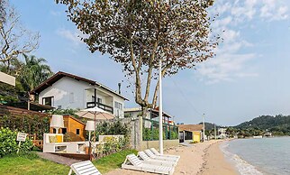 Seafront Beautiful House in Sto. Antonio Cda1647