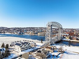 Dragestil 715 Duluth Condos