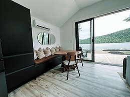 Nalu Retreat Lakeside