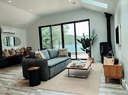Nalu Retreat Lakeside