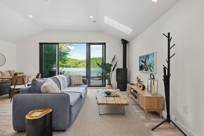 Nalu Retreat Lakeside