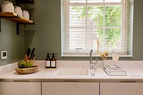 Stylish 3Bd Townhouse In Central Winchester