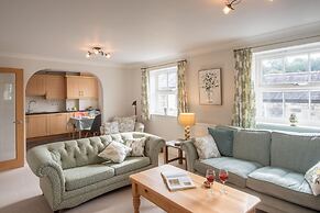 Modern 2-Bed Flat In Tavistock Centre