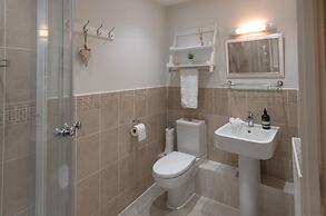 Modern 2-Bed Flat In Tavistock Centre