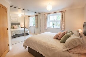 Modern 2-Bed Flat In Tavistock Centre