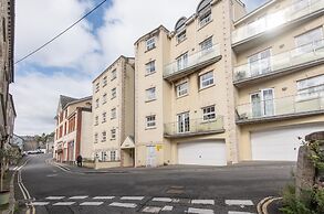 Modern 2-Bed Flat In Tavistock Centre