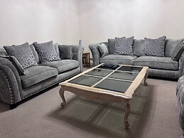 Spacious 4Bd House With Character In Coventry