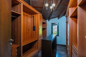 Cottage House - Adult Only