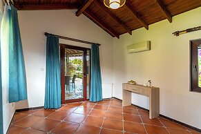 Cottage House - Adult Only
