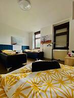 Spacious 4BR for 15 & 15 Min to Danube
