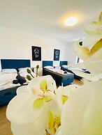 Spacious 4BR for 15 & 15 Min to Danube