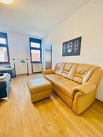 Spacious 4BR for 15 & 15 Min to Danube