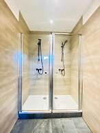 Spacious 4BR for 15 & 15 Min to Danube