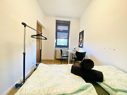 Spacious 4BR for 15 & 15 Min to Danube