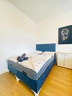 Spacious 4BR for 15 & 15 Min to Danube
