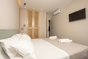 Demmi Central 2BR Designer Apt