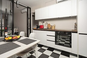 Demmi Central 2BR Designer Apt