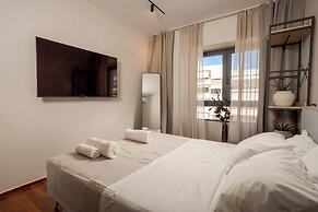 Demmi Central 2BR Designer Apt