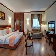 Royal Tulip Dancenter Suites Sharjah