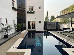 Quintessential Apartments By Signature