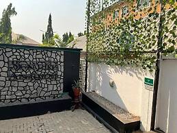 Quintessential Apartments By Signature