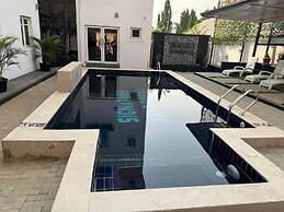 Quintessential Apartments By Signature