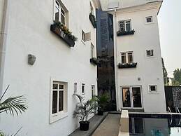 Quintessential Apartments By Signature