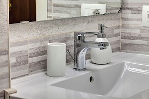 Barnaba Apartment by Mamo Florence