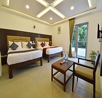 A K G Hotel