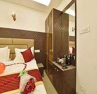 A K G Hotel