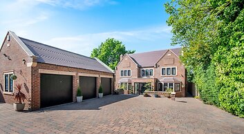 5 Bed Villa-sleeps 10-hot Tub-bar & Pool Table