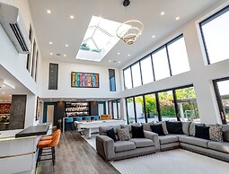 5 Bed Villa-sleeps 10-hot Tub-bar & Pool Table
