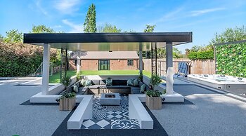 5 Bed Villa-sleeps 10-hot Tub-bar & Pool Table