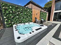5 Bed Villa-sleeps 10-hot Tub-bar & Pool Table
