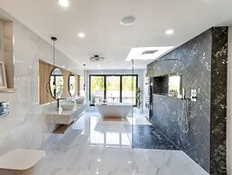 5 Bed Villa-sleeps 10-hot Tub-bar & Pool Table