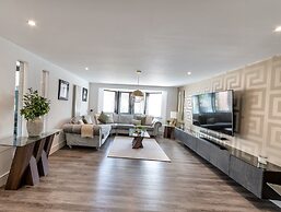 5 Bed Villa-sleeps 10-hot Tub-bar & Pool Table