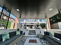 5 Bed Villa-sleeps 10-hot Tub-bar & Pool Table