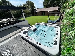 5 Bed Villa-sleeps 10-hot Tub-bar & Pool Table