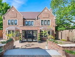 5 Bed Villa-sleeps 10-hot Tub-bar & Pool Table