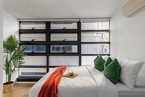 2BR Apt Next to Melbourne Central With City Views