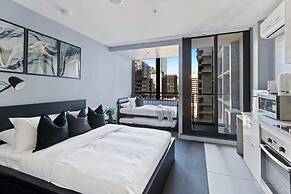 A Cozy & Stylish Studio Next to Southern Cross