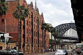 A Stylish Studio for 6, Next to Darling Harbour