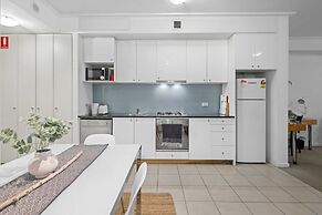 Spacious & Comfy Apt for 6 Next to Darling Harbour