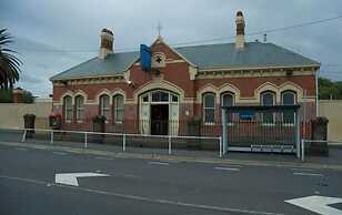 A Comfy & Cozy Apt in Clifton Hill, Free Parking