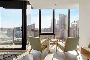 Large 3BR Apt Near Crown, Sleeps 10, Free Parking