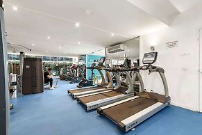 Large 3BR Apt Near Crown, Sleeps 10, Free Parking