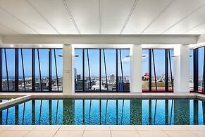 Stylish & Cozy 2BR Apt on Collins With City Views