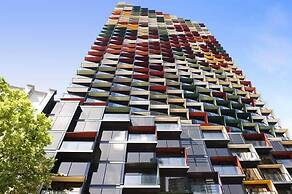 Cozy & Central 2BR Stay, Near Cbd, Free Parking