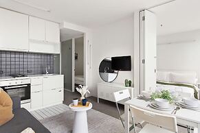 Cozy & Central 2BR Stay, Near Cbd, Free Parking