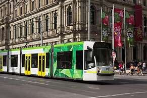 A Spacious 2BR Apt Near Melbourne Central